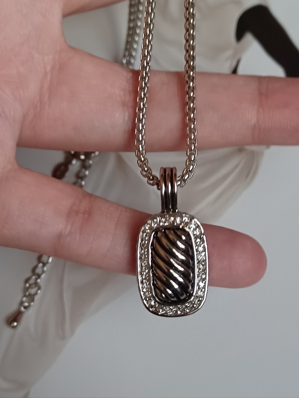 Designer Inspired Cable Motif Pave Border Pendant Necklace✨️